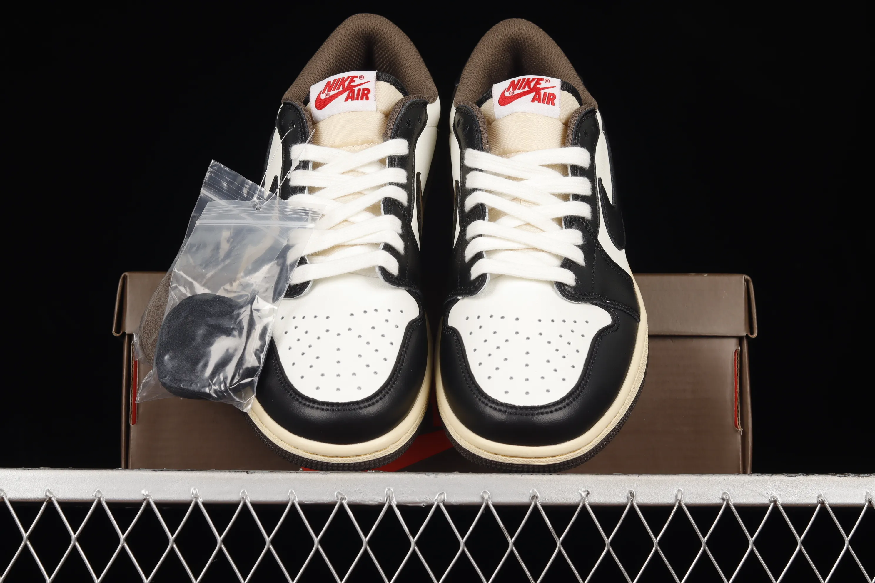 All categories Air Jordan Jordan series basketball shoes Air Jordan 1 Low Travis Scott x Air Jordan 1 Low "Dark Mocha" AJ1 Joe 1 Little Mocha CQ4277-105